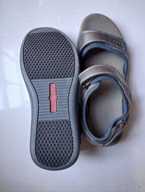 Orthofeet  Metallic Gray/Tan Adjustable Strap Sandals Size 8.5